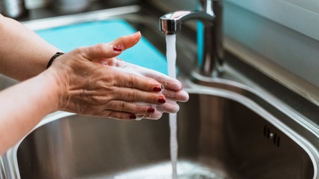 Services de plomberie: Réparer les fuites d’eau et vous éviter les tracas